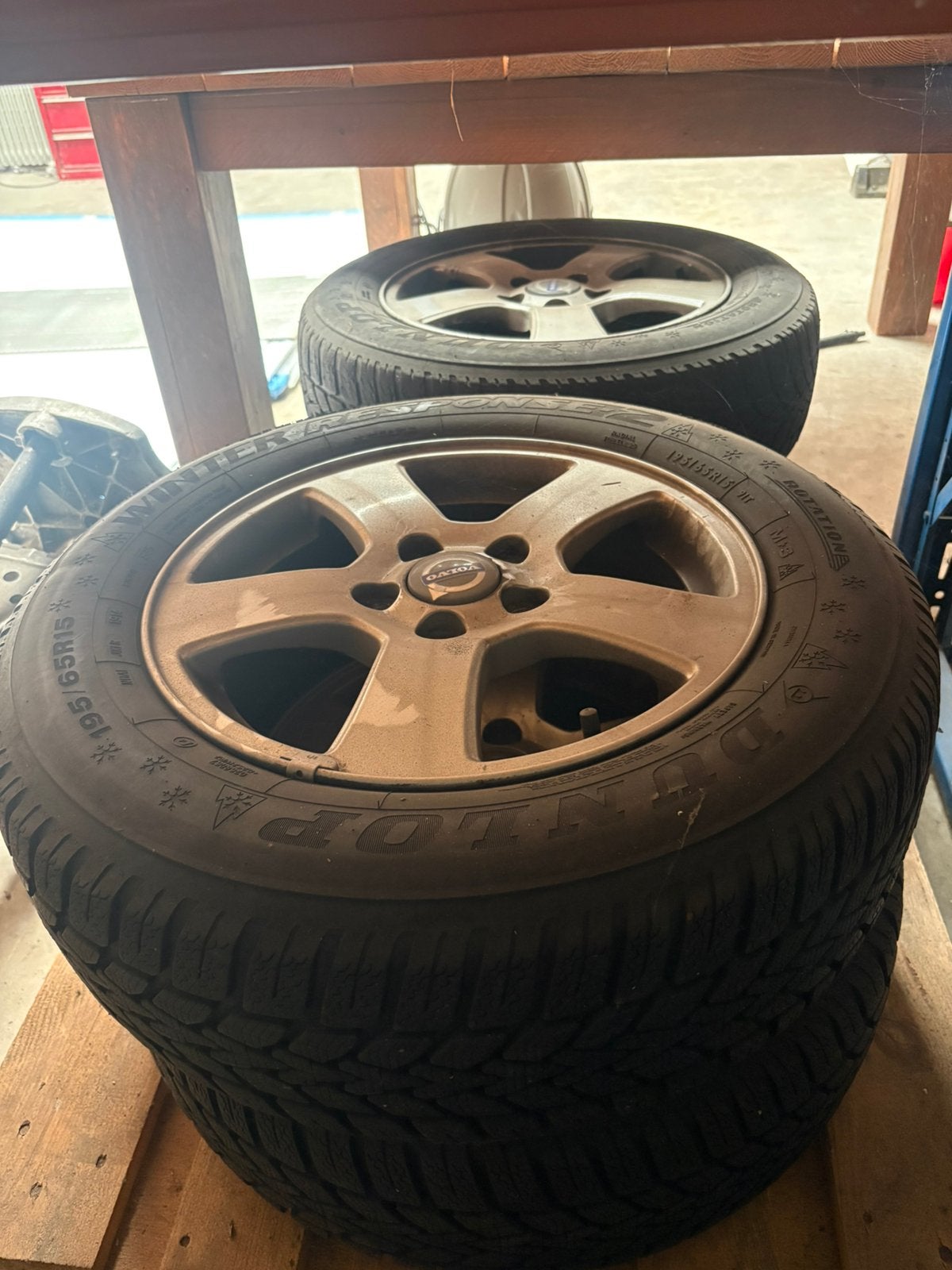 Winterbanden volvo v40, Ophalen, Zo goed als nieuw