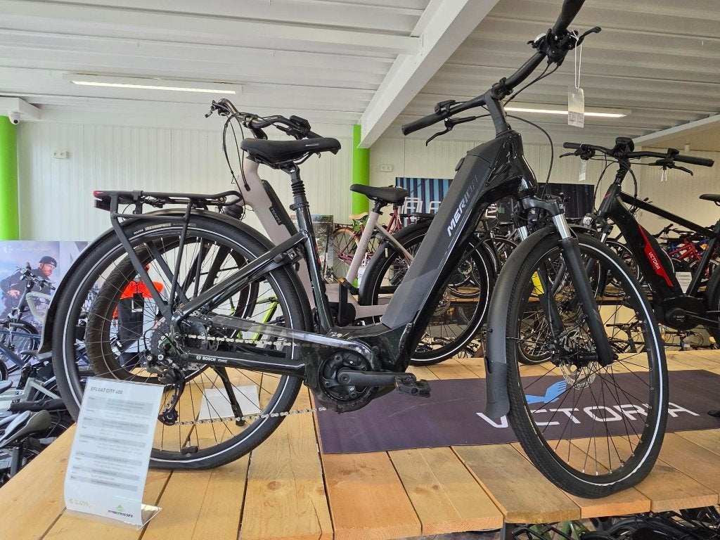 MERIDA eFLOAT City 400 2025 (-€500 voordeel), Fietsen en Brommers, Ophalen, Nieuw, 50 km per accu of meer