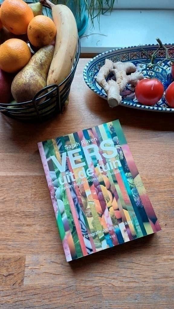 Kookboek : Koken met de oogst uit het seizoen., Ophalen of Verzenden