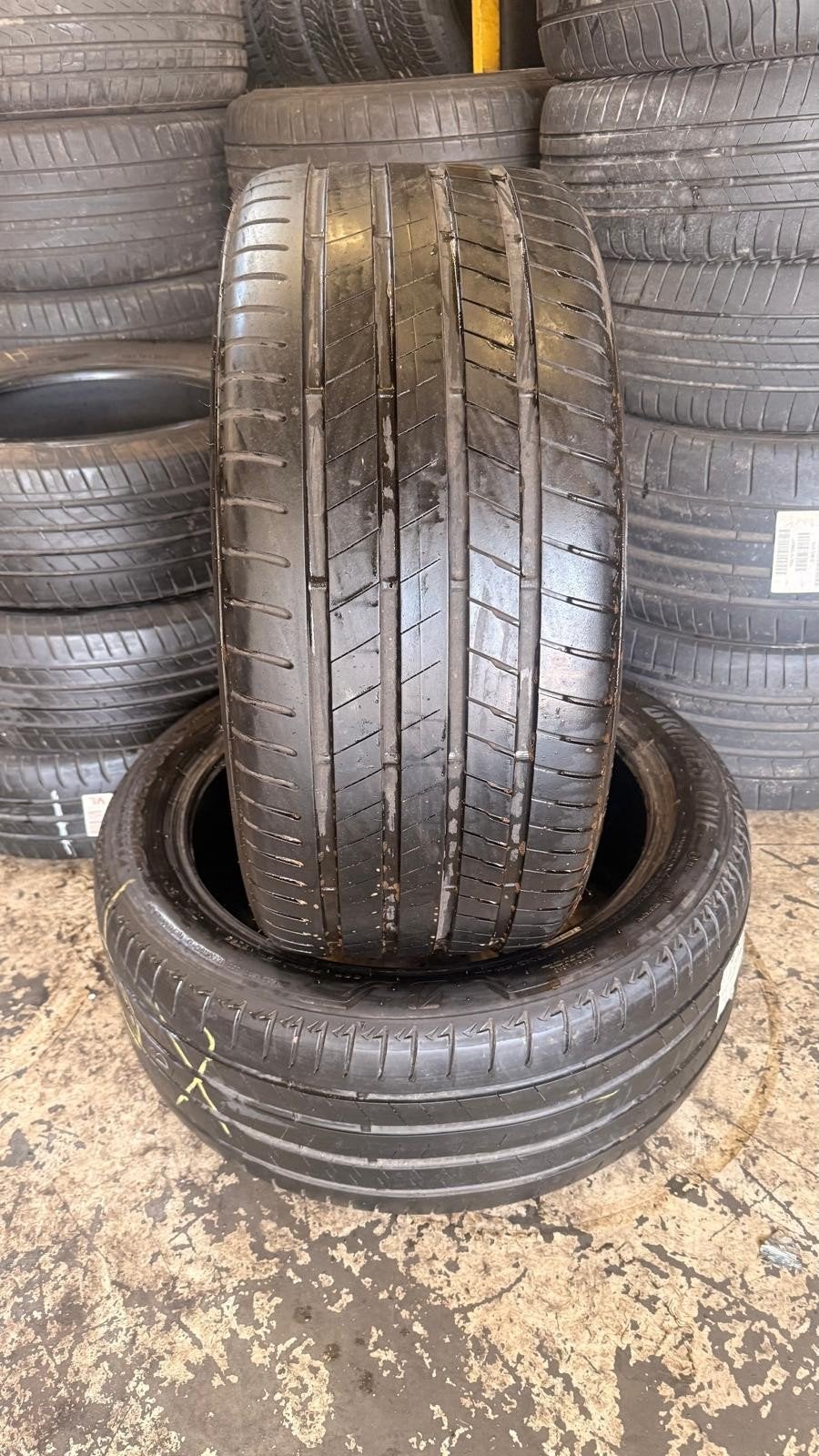 275 40 20 Bridgestone avec montage et équilibrage, Ophalen