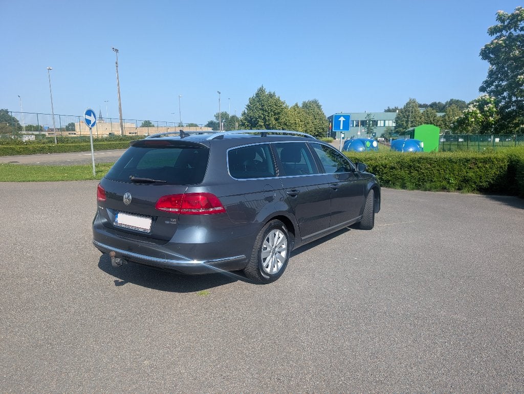 VW PASSAT - EURO5 - CC - PANO - AIRCO - VERW ZETELS - NAVI, Auto's, Voorwielaandrijving, Euro 5, Zwart, 4 cilinders