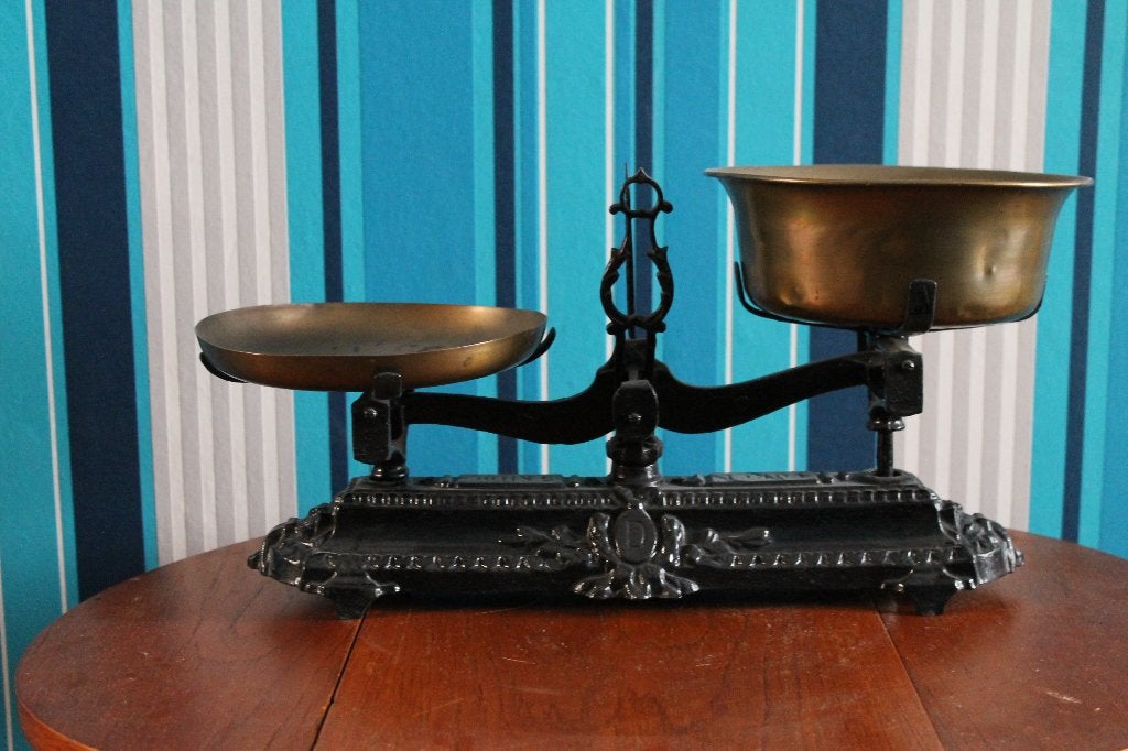 Balance Roberval en fonte et plateaux laiton, Ophalen