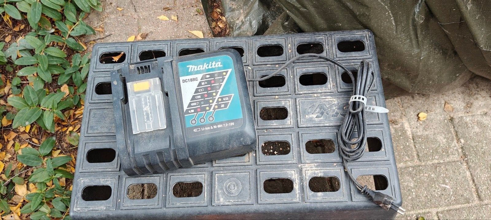 Makita lader, Ophalen, Gebruikt