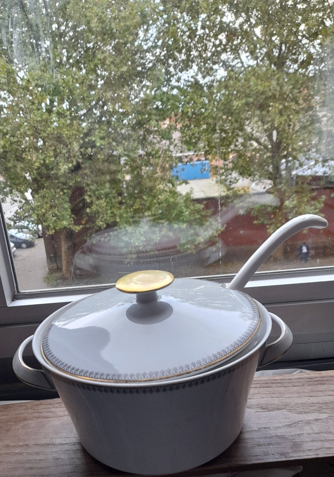 tres belles anciennes soupière faence avec dorure et louches, Enlèvement