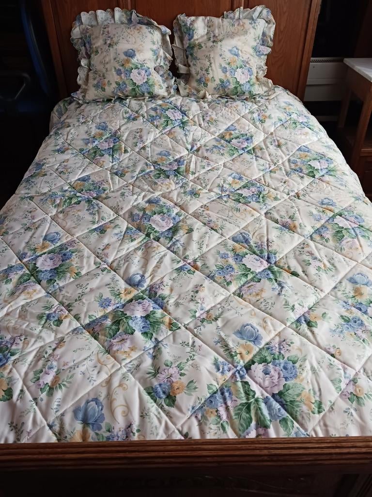 Bedsprei met bijhorende sierkussens, Ophalen of Verzenden