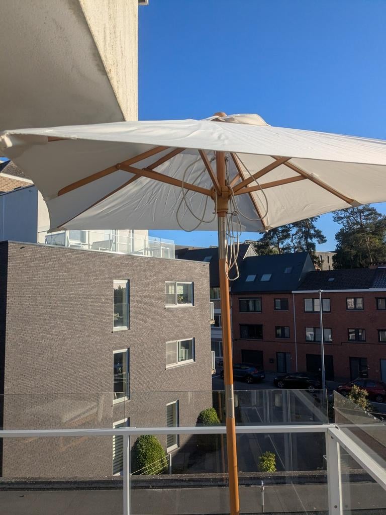 Parasol zonder voet, Ophalen