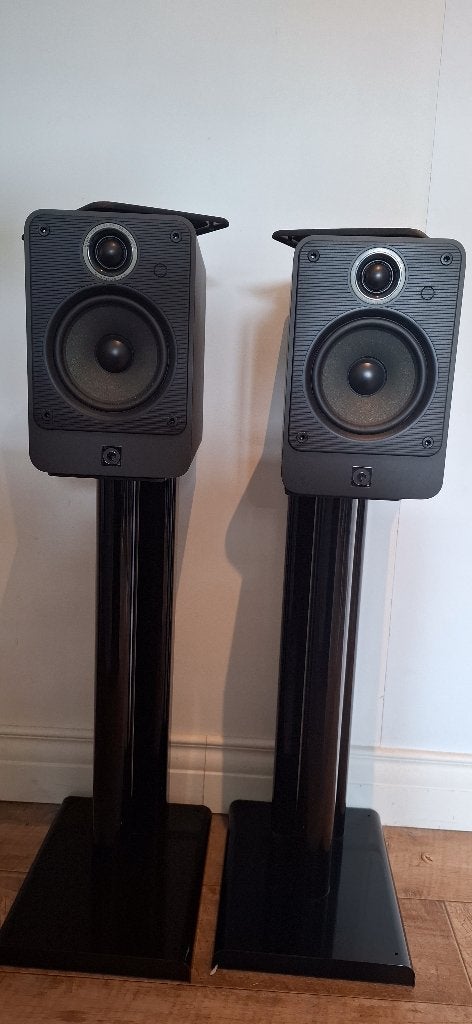 Q Acoustics 2020i + originele speakerstands, TV, Hi-fi & Vidéo, Enceintes, Comme neuf, Haut-parleur central, 60 à 120 watts, Autres marques