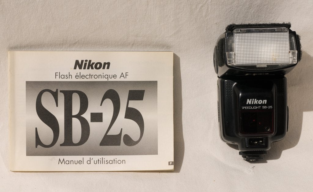 Nikon SB-25  flash électronique professionnel, Nikon, Enlèvement ou Envoi, Flash externe, Écran LCD