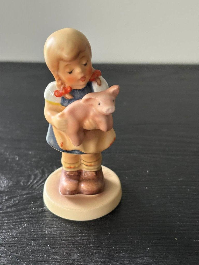 Hummel Goebel fille avec cochon, Collections, Enlèvement ou Envoi, Comme neuf, Hummel