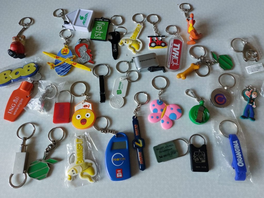 Sleutelhangers 33 stuks aan 0.30€ stuk of alles 8€, Verzamelen, Sleutelhangers, Ophalen, Nieuw