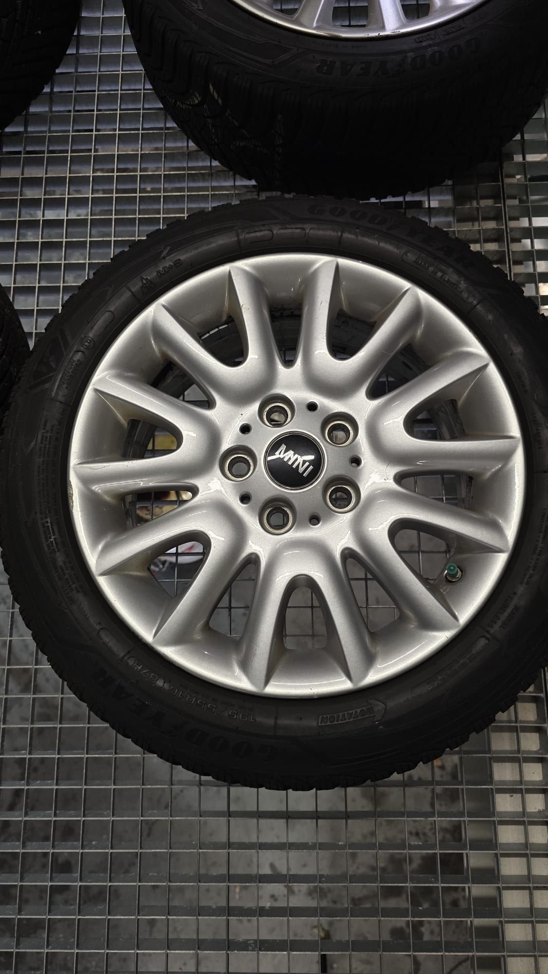 Mini Cooper (cabrio)  wintervelgenset 16 inch, Gebruikt, -, Banden en Velgen, 195 mm