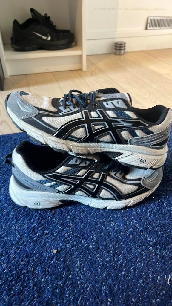 Chaussures Asics, Ophalen of Verzenden, Zo goed als nieuw, Asics