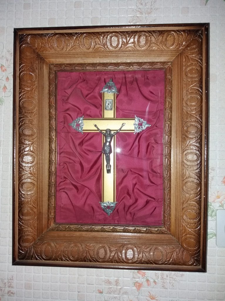 Cadre religieux croix, Enlèvement