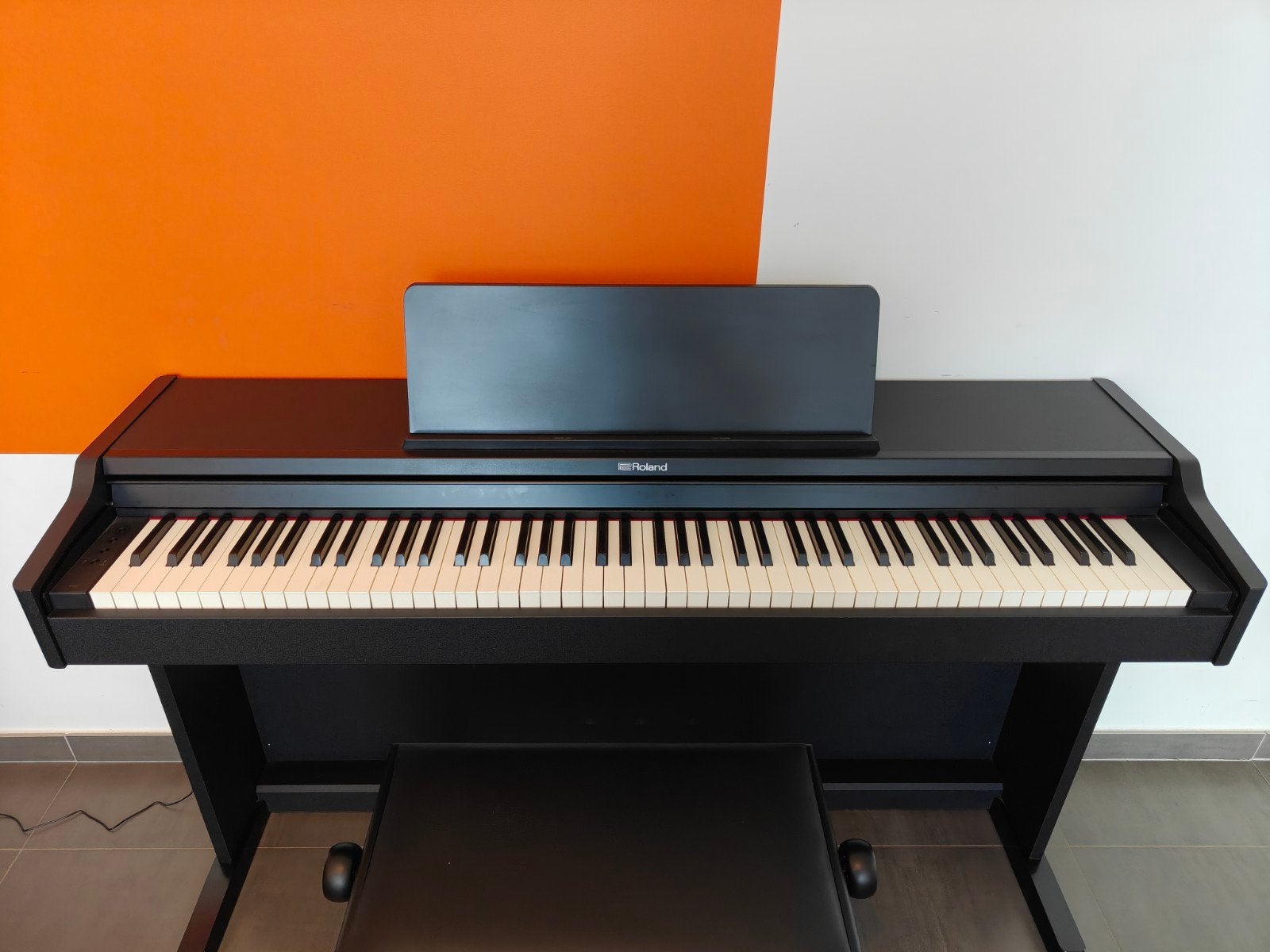 Roland RP107 BK Zwart + pianobank + hoofdtelefoon, Comme neuf, Digital, Enlèvement, Piano