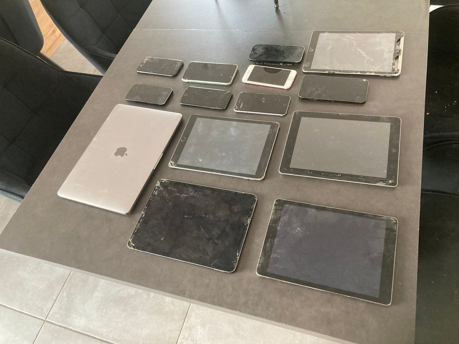 Groot lot defecte Apple: MacBook, iPhones, iPads, Ophalen of Verzenden, Niet werkend, Overige modellen