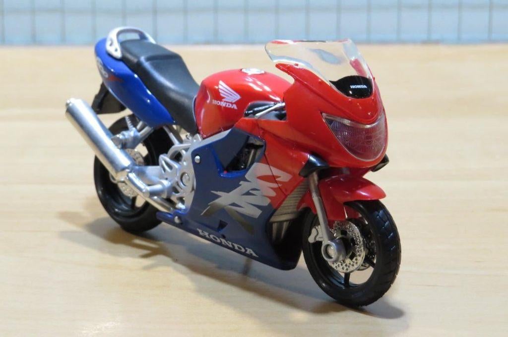 Honda CBR600F red/blue 1999 1:18 los, Enlèvement ou Envoi, Neuf, Moteur, Maisto