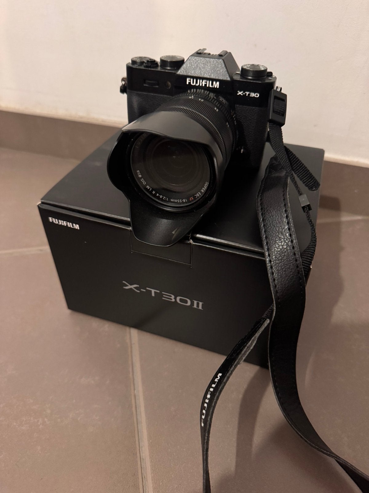 Fujifilm X-T30 II + XF 18-55mm F2.8-4 – perfecte staat, Ophalen, Zo goed als nieuw, Fujifilm, Draagriem