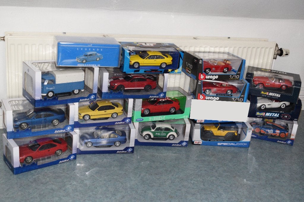 Liquidatie 16 miniatuur auto 1:18 nieuw rommelmarkt, Hobby en Vrije tijd, Ophalen, Nieuw, Burago