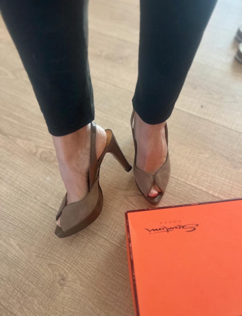 Pumps 36, Kleding | Dames, Schoenen, Pumps, Verzenden, Beige, Zo goed als nieuw