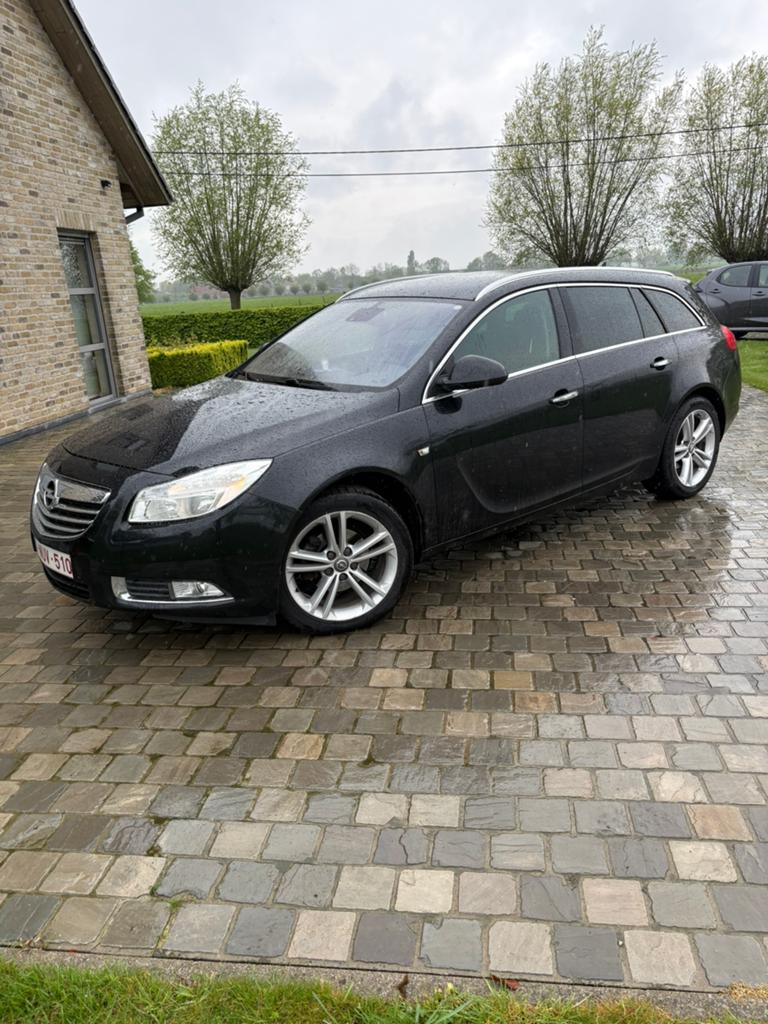 Opel insignia 2013 Sports Tourer, Autos, Opel, Particulier, Insignia, Diesel, Euro 5, Break, 5 portes, Boîte manuelle, Noir, Traction avant