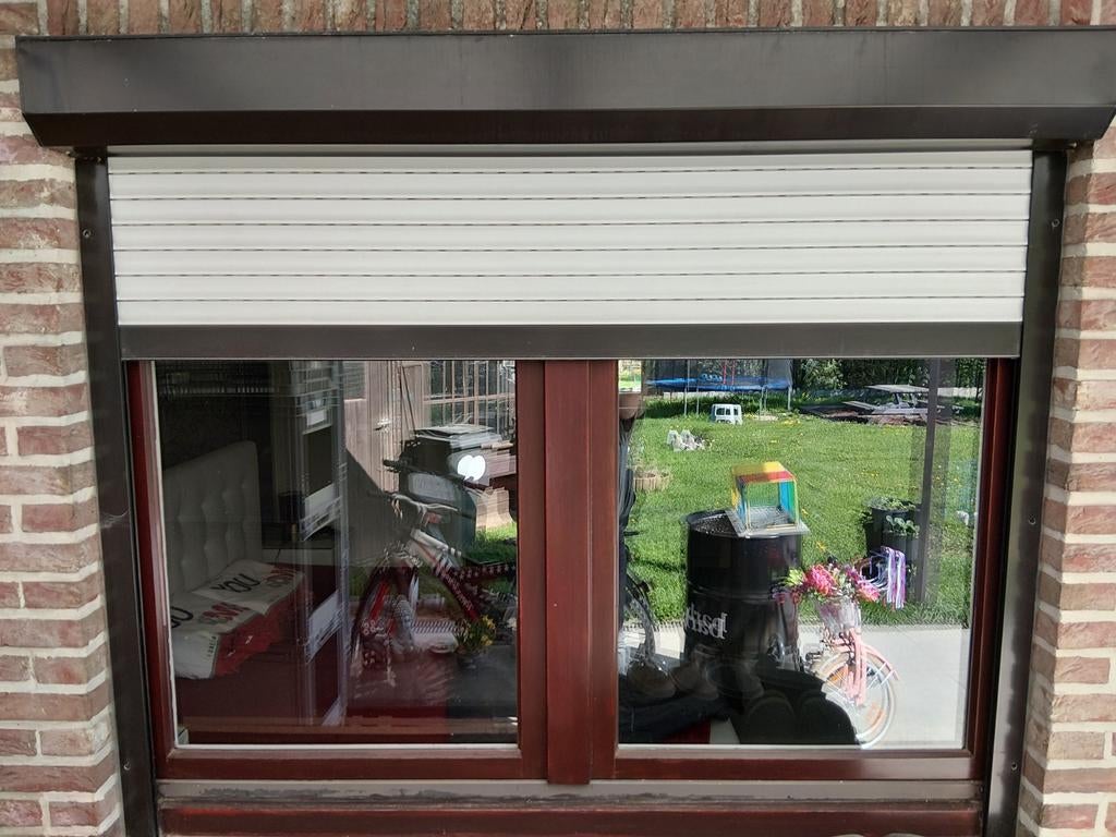 Raam in meranti met rolluik + motor, Ophalen