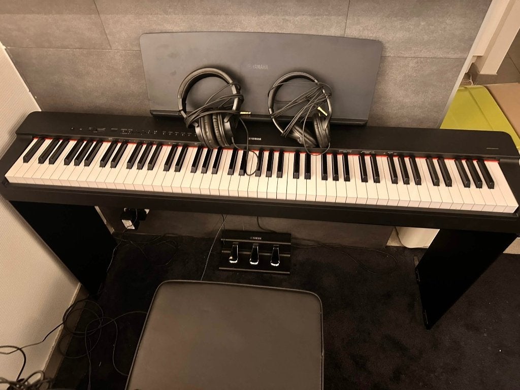 Yamaha P-225 digitale piano, Muziek en Instrumenten, Ophalen, Zwart, Digitaal, Zo goed als nieuw