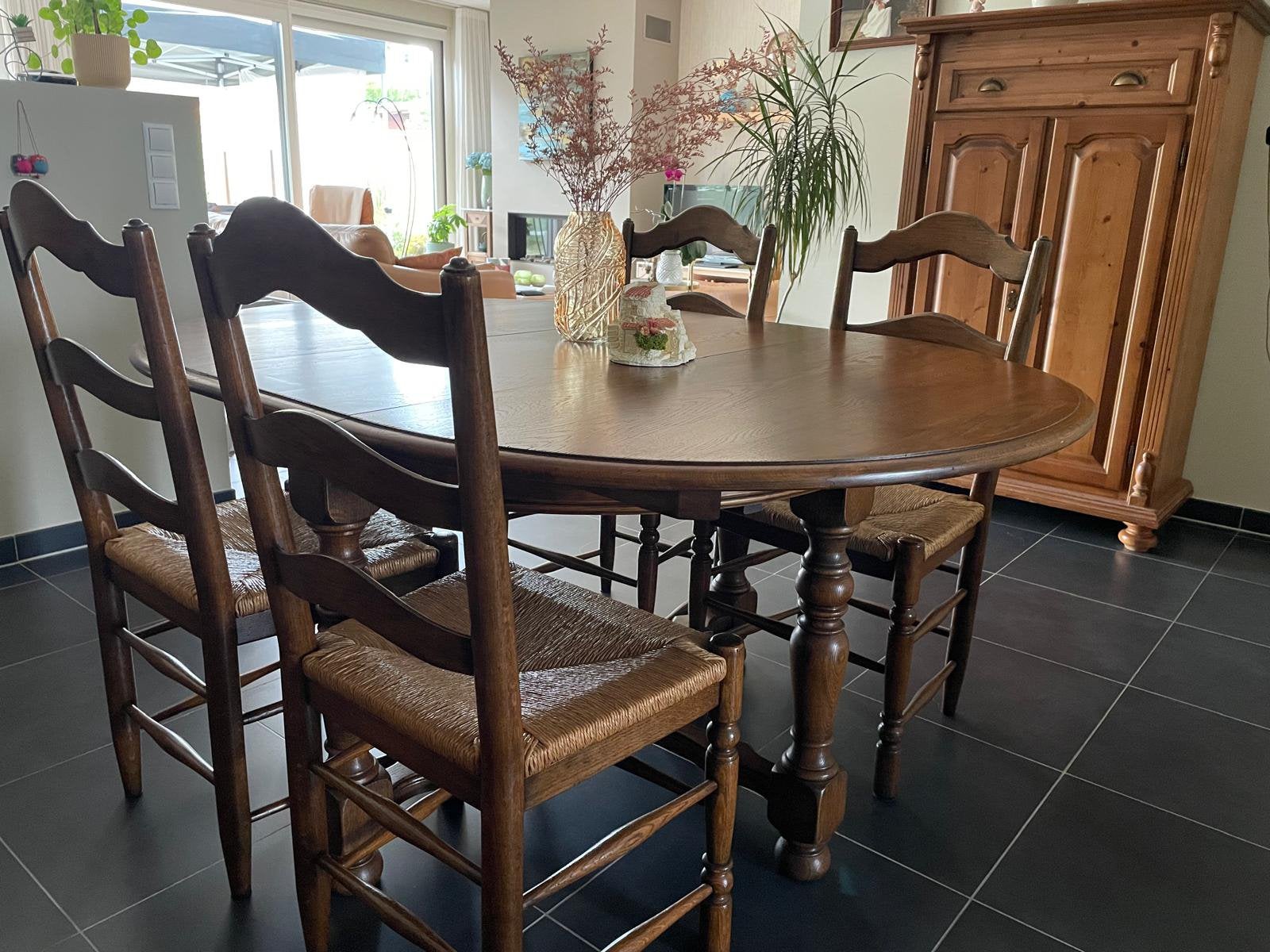 Ronde massief eiken tafel en vier stoelen, Antiek en Kunst, Ophalen