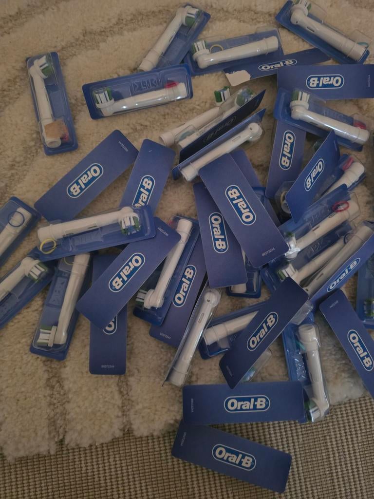 Partij 41x Originele Oral-B Opzetborstels – NIEUW – € 2,44 p, Enlèvement