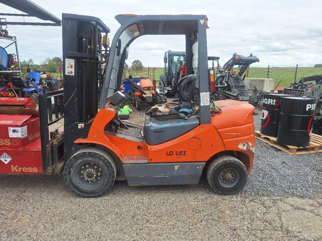 Élévateur à fourche 2.5T Diésel Triplex, Enlèvement, Utilisé, Jusqu'à 2500