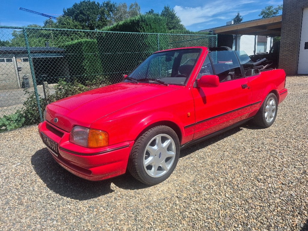 Ford Escort Cabriolet XR3i, Autos, Ford, Particulier, Escort, Essence, Cabriolet, 2 portes, Boîte manuelle, Rouge, Gris, Tissu