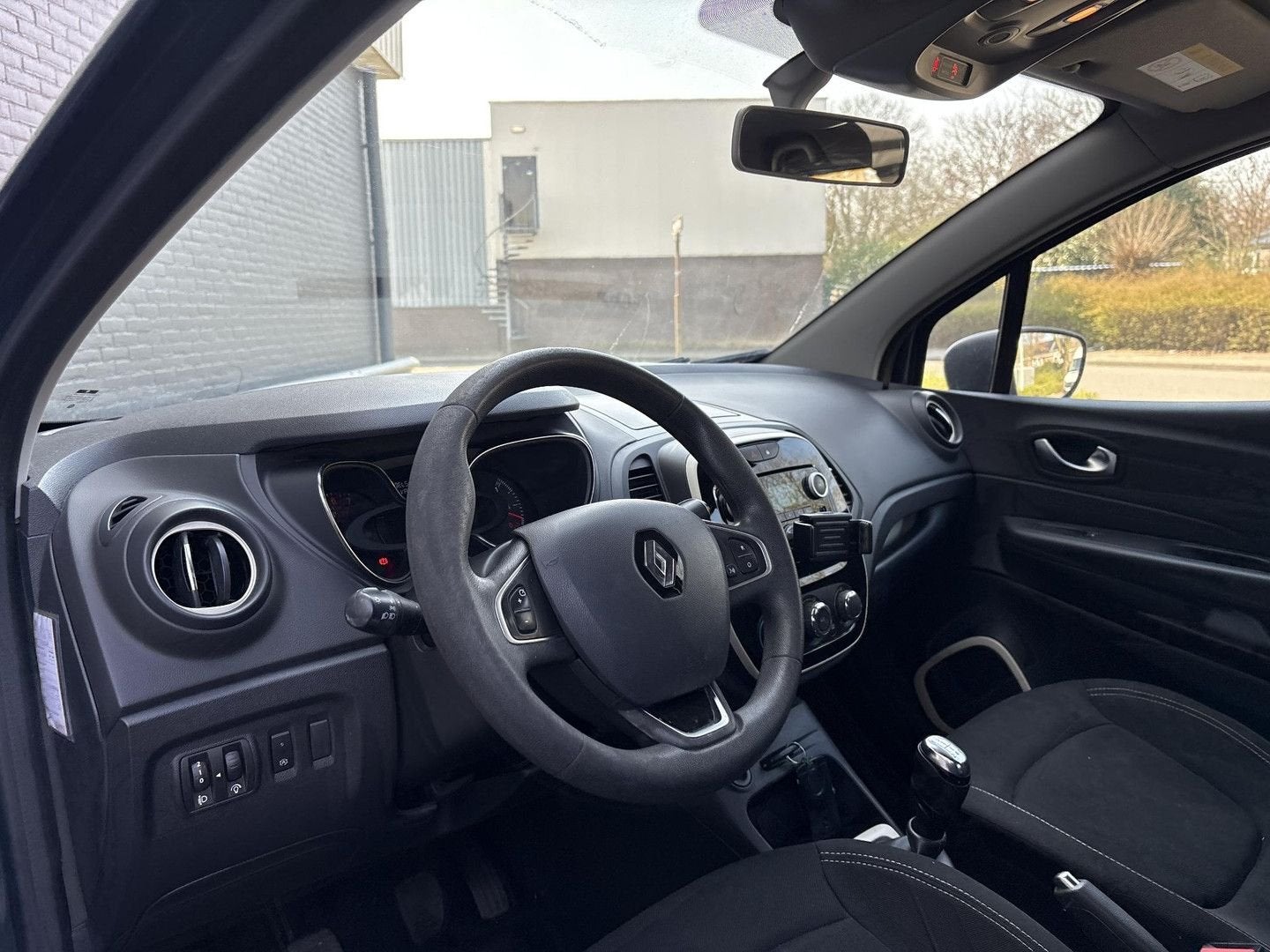Renault Captur 0.9 TCe Life | € 7.400,- NETTO! | Airco | Cru, Autos, Renault, Achat, Entreprise, Boîte manuelle, Noir