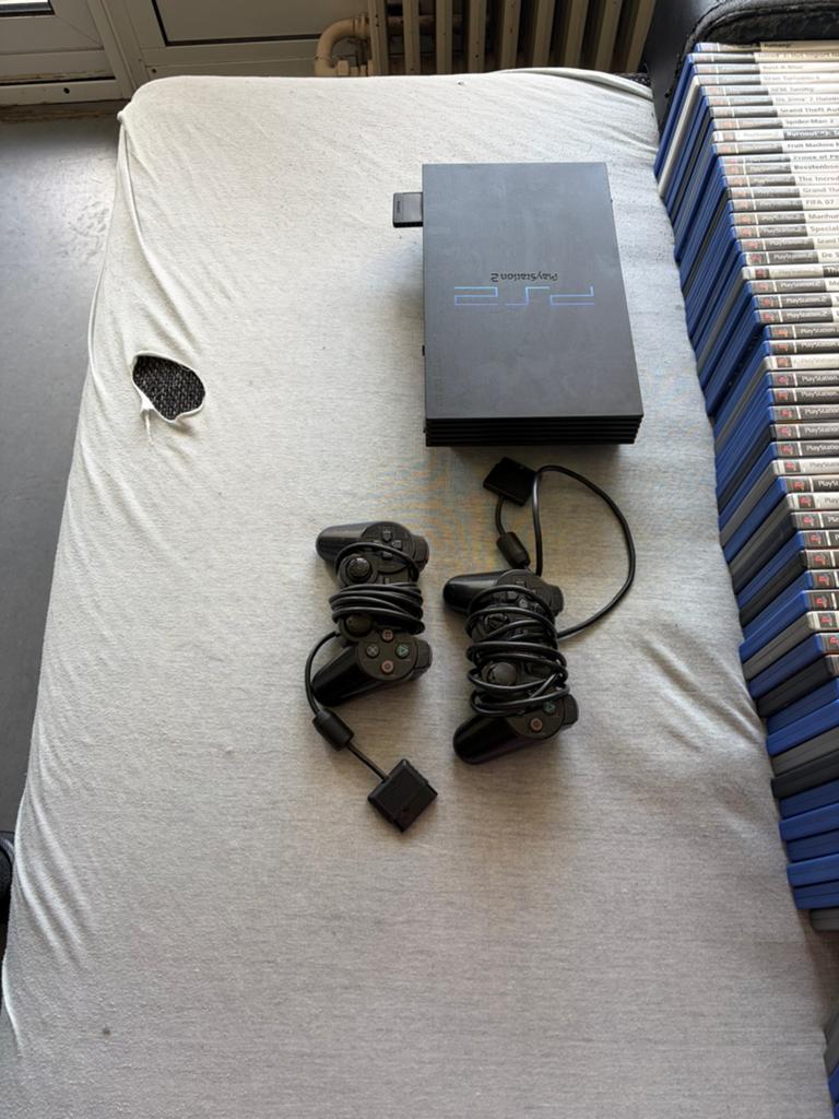 PlayStation 2 met 2 bakjes en 57 spelletjes, Games en Spelcomputers, Spelcomputers | Sony PlayStation 2, Ophalen, Gebruikt