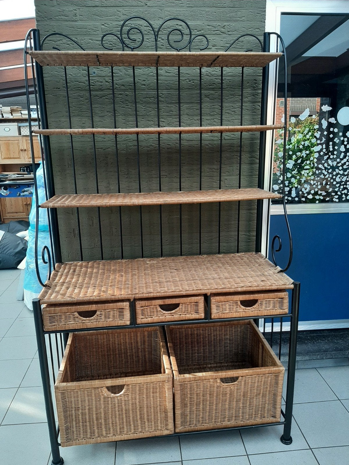open kast met zwart metalen frame en rieten leggers, Huis en Inrichting, Kasten | Overige, Ophalen, Gebruikt