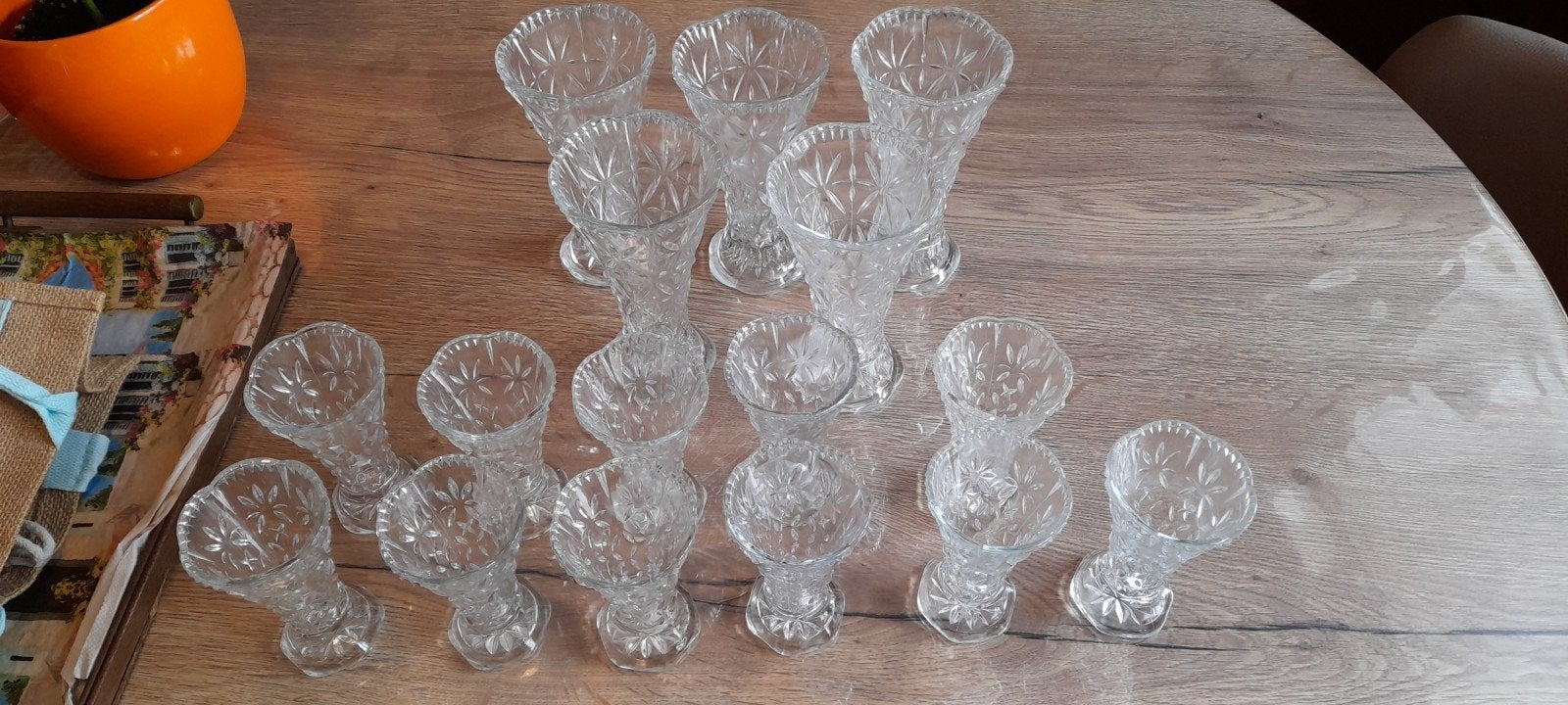 Set glazen vaasjes 12 kleine en 5 grote, Ophalen