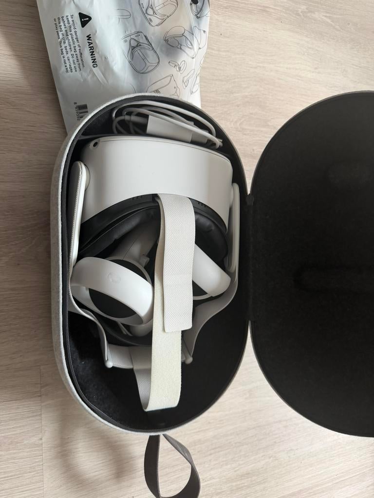 Oculus quest 2 + link kabel, Ophalen, Zo goed als nieuw