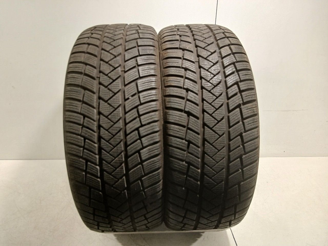 Bandenset 2 stuks Winter 225 50 R17, Auto-onderdelen, Banden en Velgen, Onderdelen@venauto.nl, Van der Ven Autorecycling B.V.