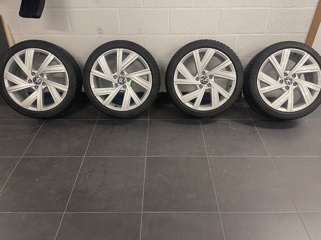 Originele golf 8 gti velgen 225/40 r18  met pirelli  6mm, Pneus hiver, 18 pouces, Enlèvement, Jante(s)