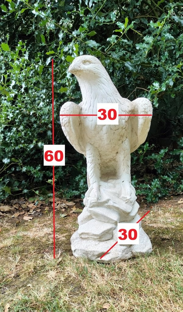 Adelaar op rots. Beton. 60 x 30 x 30 cm. 32 kg., Ophalen, Gebruikt, Beton, Dierenbeeld
