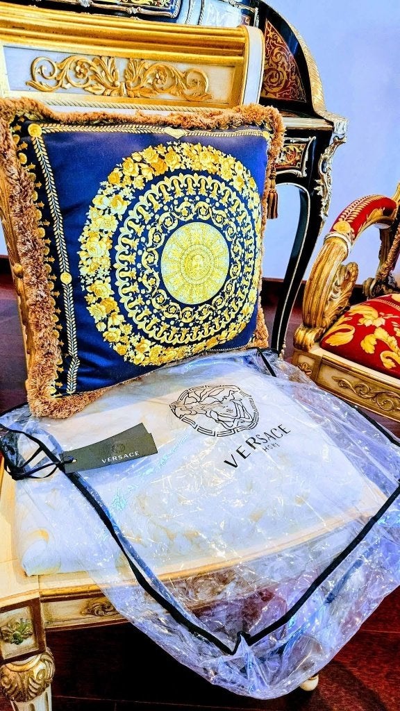 Versace kussen ( Nieuw ), Antiquités & Art, Art | Objets design, Marqué, Jaune, Enlèvement ou Envoi, Autres types