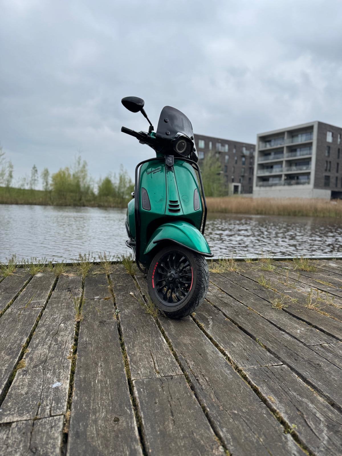 Vespa euro 5, Vélos & Vélomoteurs, Scooters | Vespa, Comme neuf, Vespa S, Classe A (25 km/h), Essence, Enlèvement
