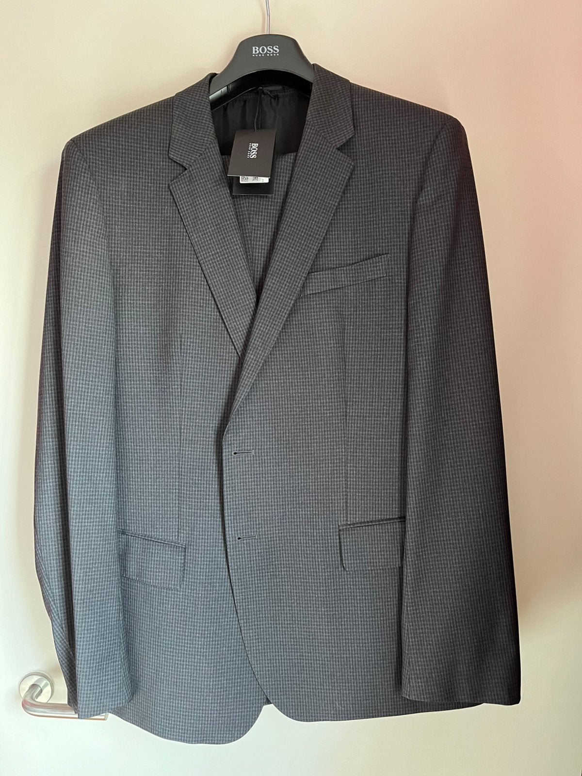 Nieuw herenkostuum Hugo Boss maat 56, Ophalen of Verzenden, Nieuw, Maat 56/58 (XL), Grijs