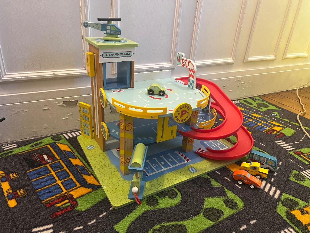 Grote houten garage Le Toy Van - 3 verdiepingen, Kinderen en Baby's, Speelgoed | Houten speelgoed, Zo goed als nieuw, Overige typen