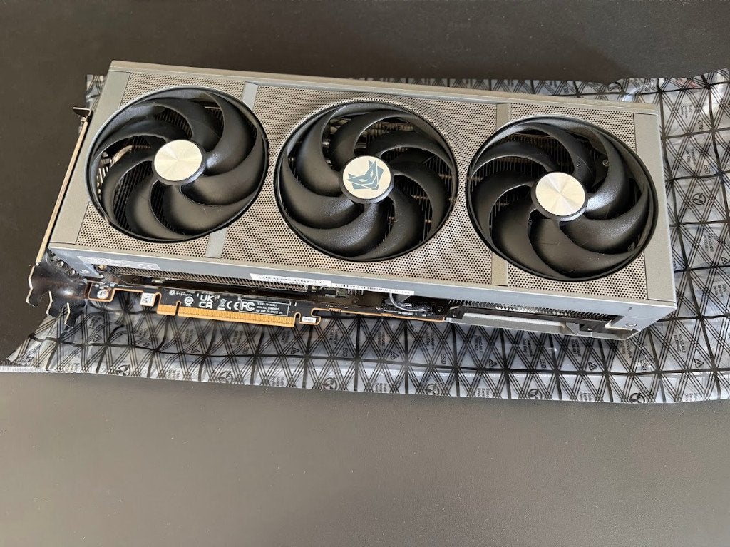 Sapphire Nitro+ RX 9070 XT, Informatique & Logiciels, Cartes vidéo, Comme neuf, AMD, PCI-Express 5.0, GDDR6, HDMI, DisplayPort