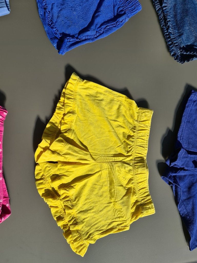 gele korte broek, United Colors Of Benetton, 116, Ophalen, Zo goed als nieuw, Broek