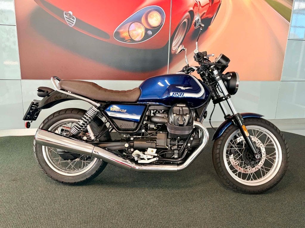 Moto Guzzi V7 Special, Motos, Motos | Moto Guzzi, Occasion, Plus de 35 kW, 2 cylindres, Particulier