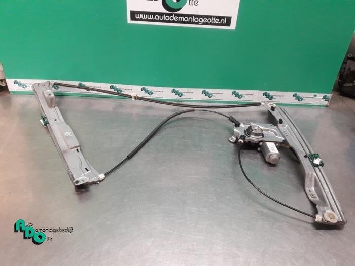 Ruitmechaniek 2Deurs rechts-voor van een Renault Clio (Clio, Auto-onderdelen, Ruiten en Toebehoren, Gebruikt, -, Renault, -