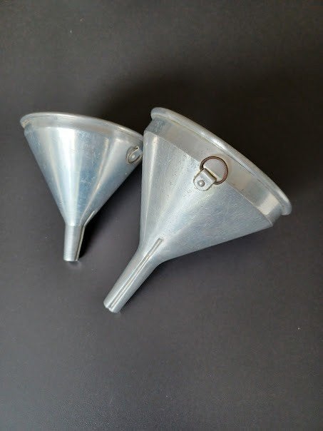 retro aluminium trechters, Ophalen