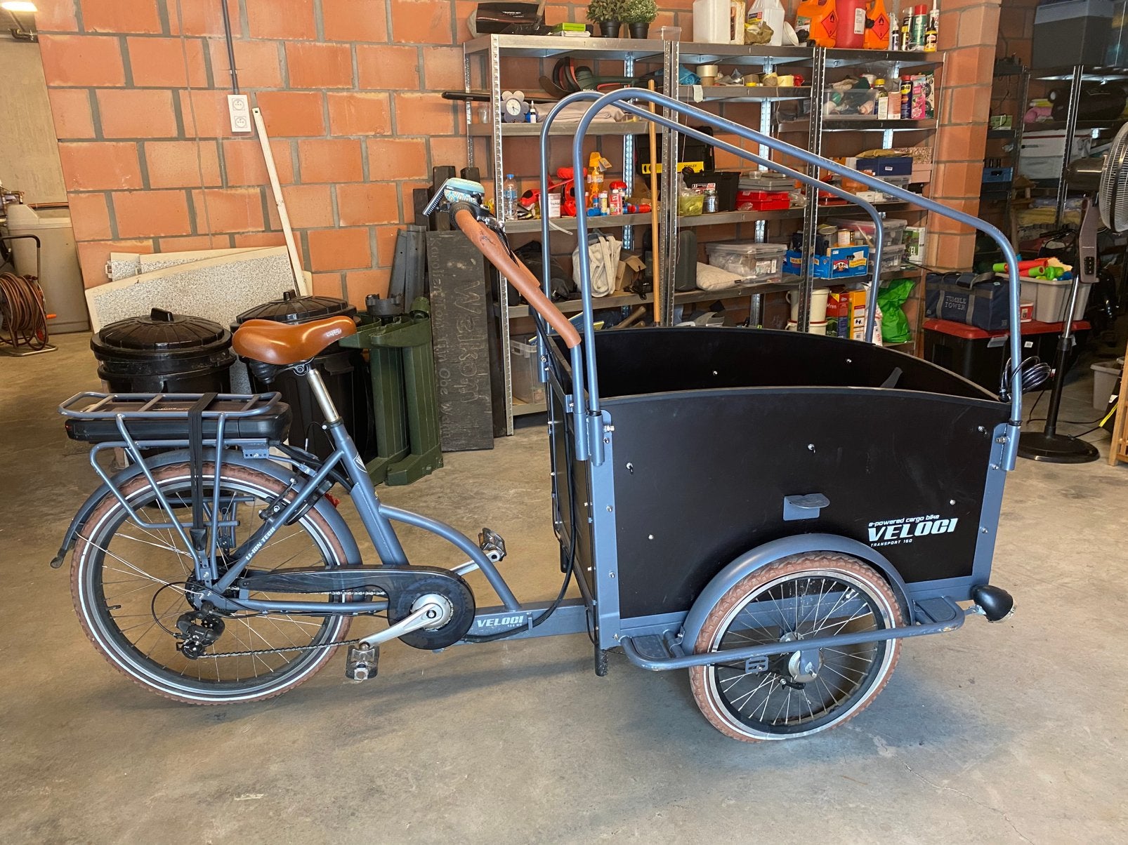 Bakfiets Veloci - RIJDT NIET momenteel - moet hersteld w, Fietsen en Brommers, 4 kinderen of meer, Gebruikt, Elektrisch, Ophalen