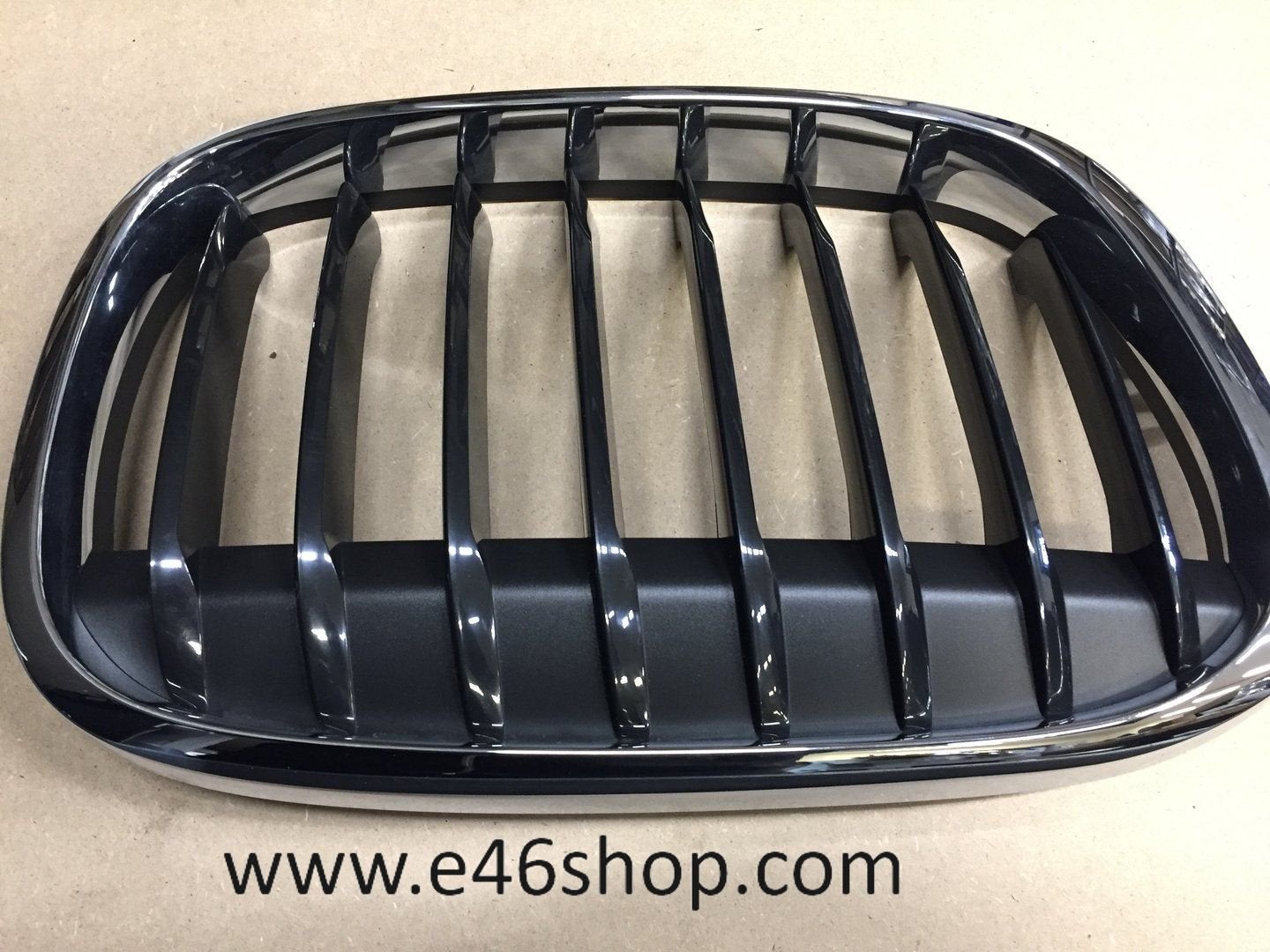GRILLE RECHTS VOOR BMW X1 F48 SPORTLINE OE 51117383364, Neuf, -, -, -