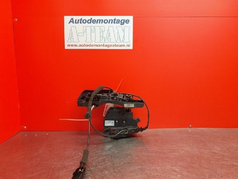 PORTIERSTANGEN RECHTS VOOR Renault Clio IV (5R), Gebruikt, Renault, Peter-Huppertz-Straße 5
51063  Köln, DE, Dialog.deutschland@renault.de